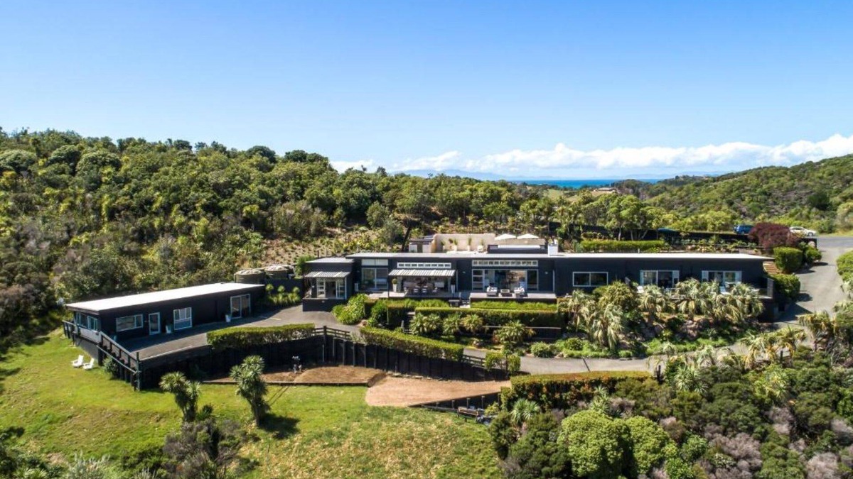 Matiatia Bay Apartment | Delamore Cove Summary