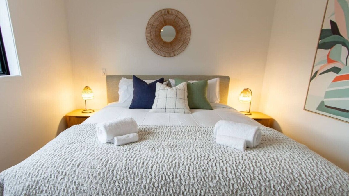 Christchurch City Centre House | Deluxe Central Retreat with Super King Bed