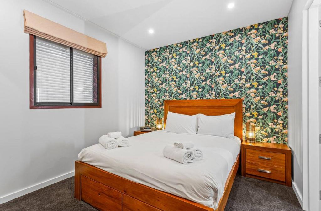 Auckland Central Business District Apartment | Designer Harbour Stunner with Welcome Rosé