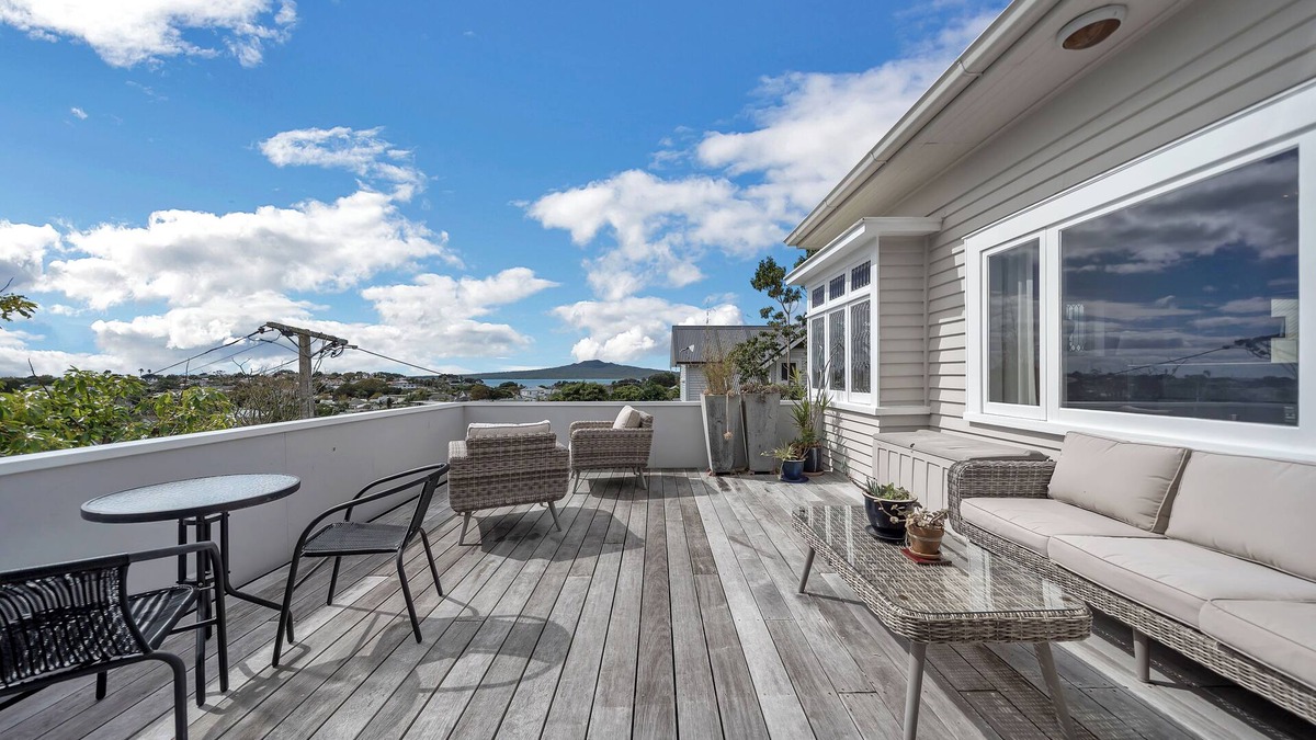 Devonport House | Devonport Villa with Rangitoto Views