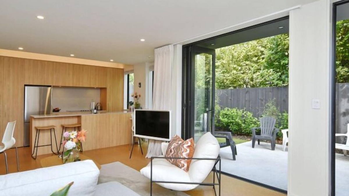 Addington Apartment | Dickens St-Stylish 2-Bedroom Townhouse - Your Perfect Getaway