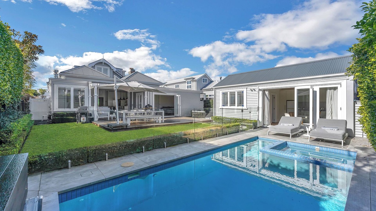 Lynfield House | Disraeli Sanctuary by Bespoke Stays