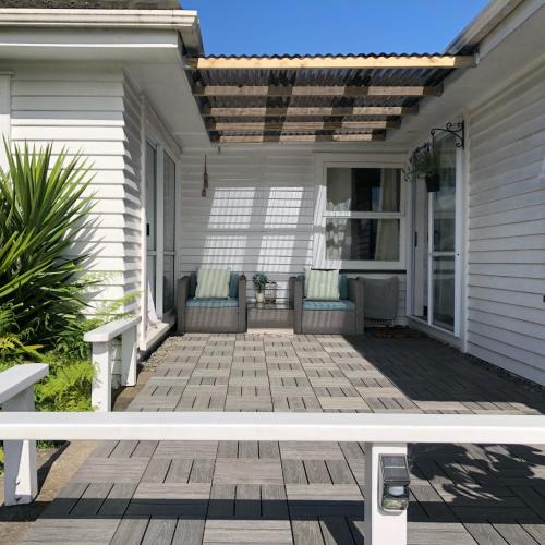Hamilton East House | double bed guest room