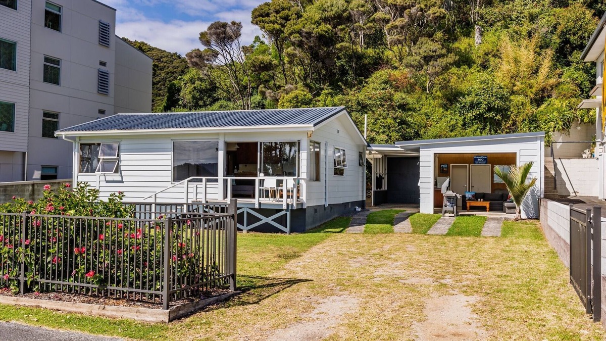 Paihia House | Dream View Waterfront - Paihia Holiday Home