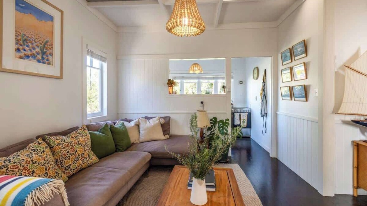 Surfdale House | Driftwood Cottage - Our Island
