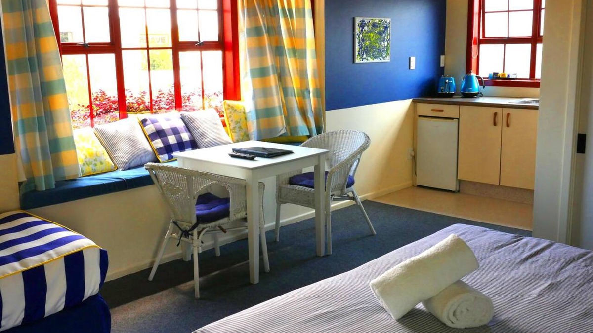 New Plymouth House | Ducks & Drakes Boutique Motel & Backpackers