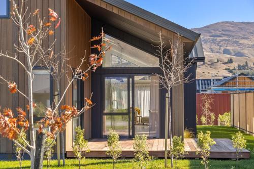 Lowburn House | Dunstan Haven - Cromwell Holiday Home