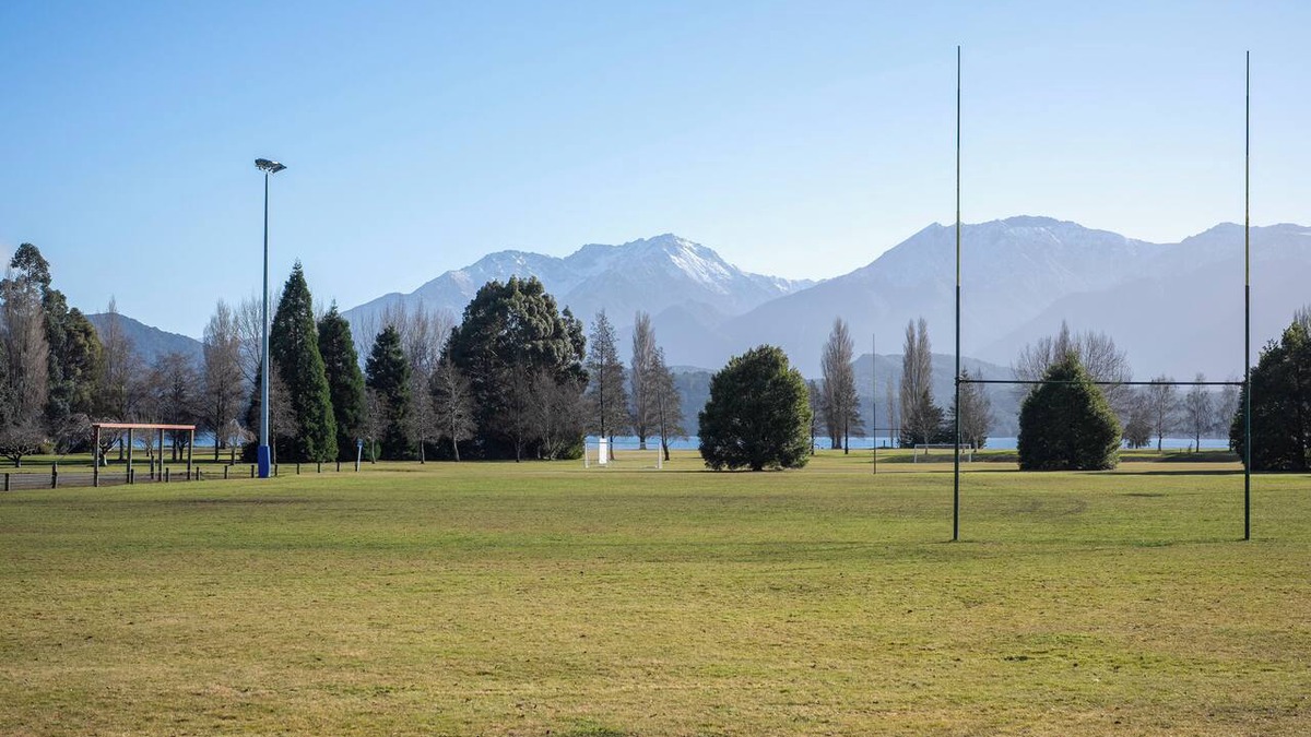 Te Anau House | Dusky Fishing Unit - Te Anau Holiday Home