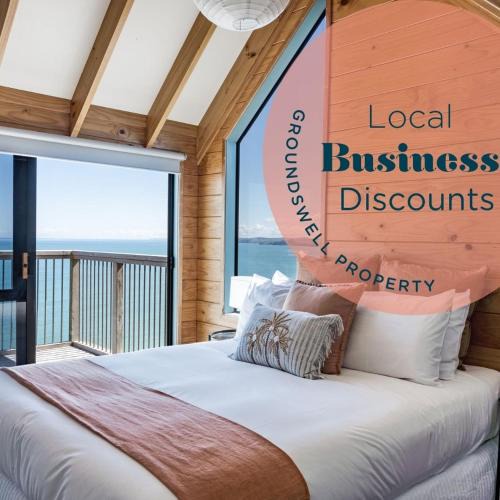 Raglan House | Earles Place, Manu Bay, Panoramic view