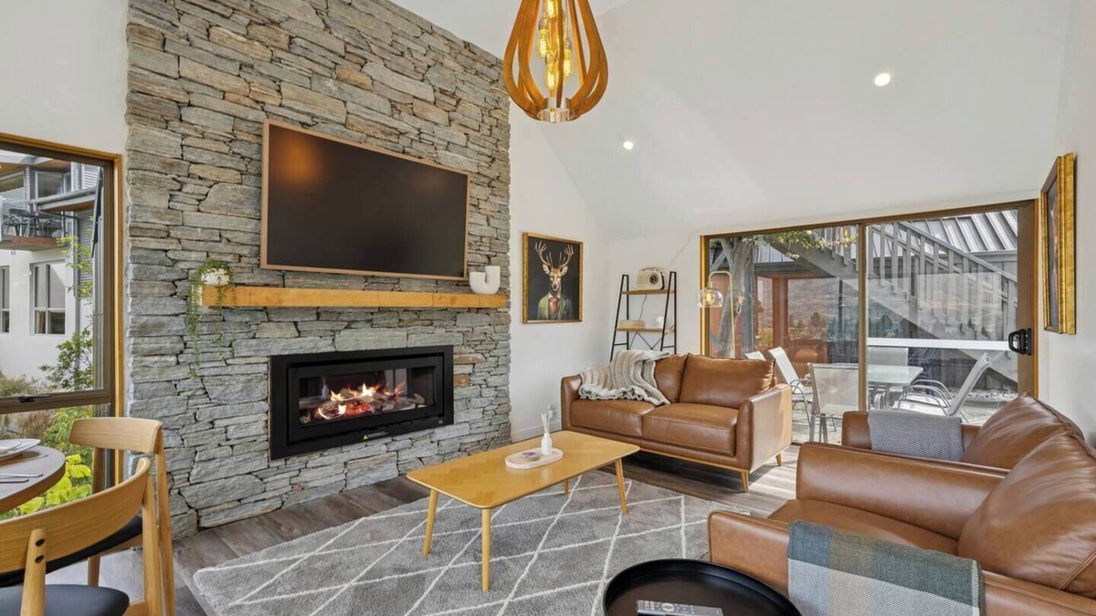 Queenstown House | Earnslaw Lakeview Retreat, close to town + parking