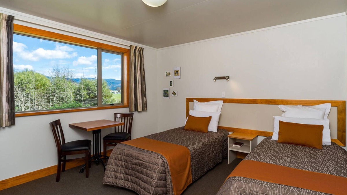 Riwaka Hostel | Eden's Edge Lodge