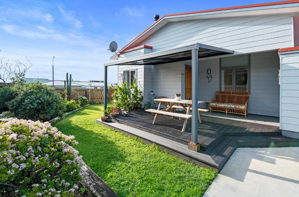 Bell Block House | Ekhaya - New Plymouth Holiday Home
