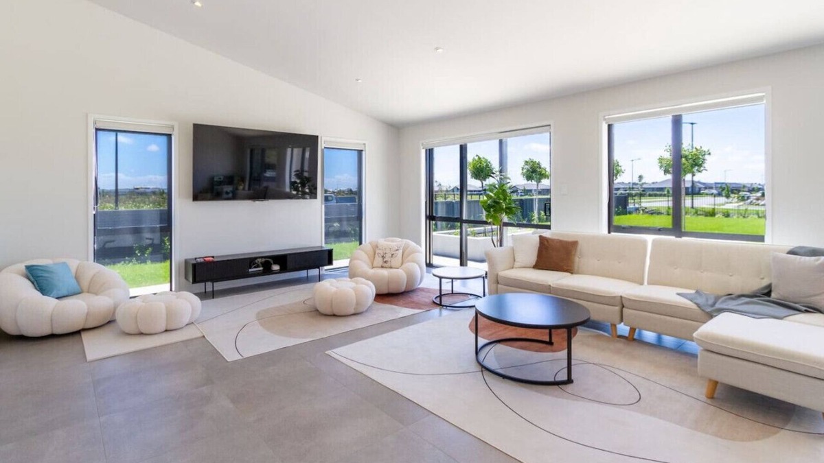 Lincoln House | Elegant 4BR Family Retreat with Garage