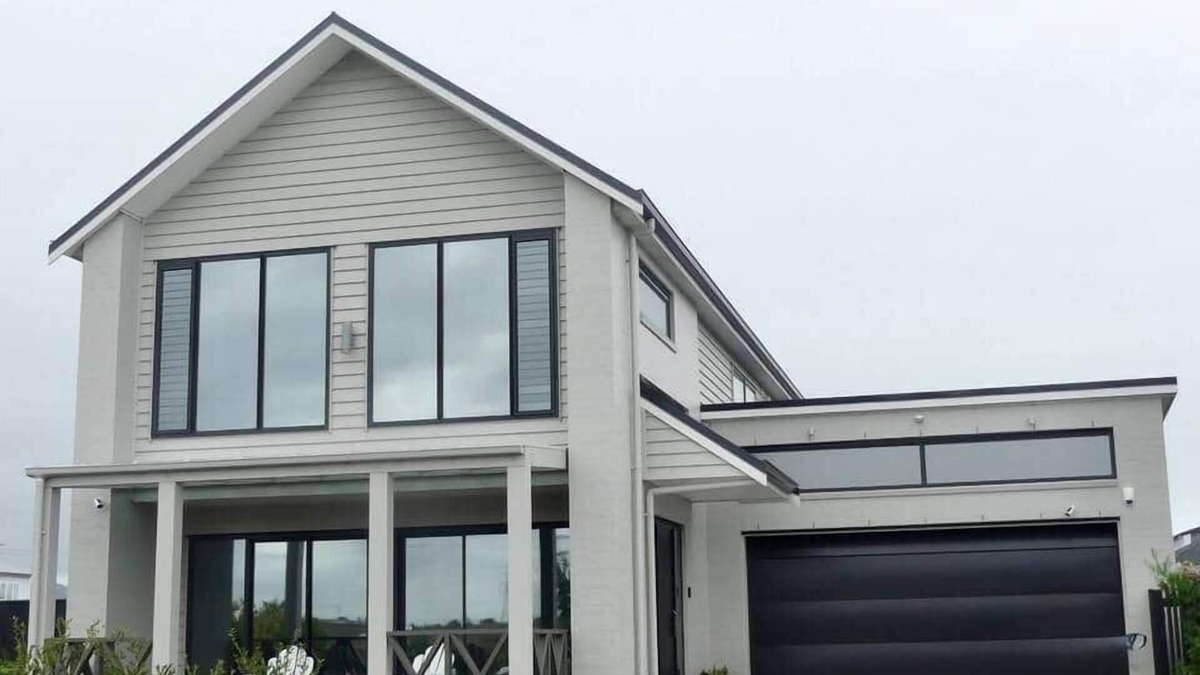 Karaka House | Elegant Minimalist Karaka Stay – Prime Location/Close to Motorway