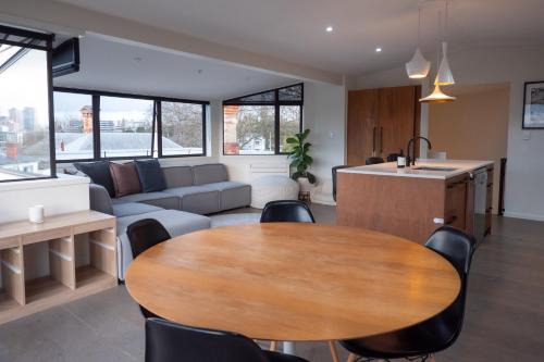 Freemans Bay Apartment | Elegant Urban Retreat in Freemans Bay