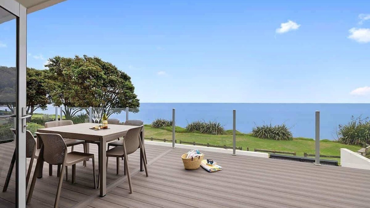 Bell Block House | Elevated Beach House with Sea Views