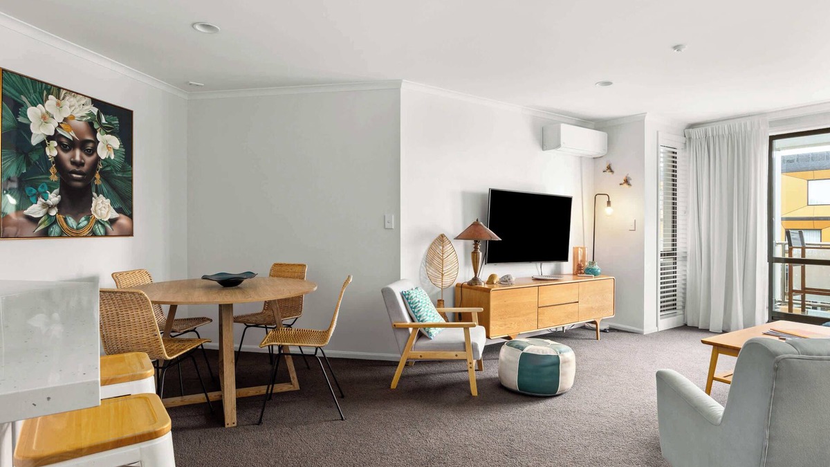 Mount Maunganui Apartment | Elevated Mount Location, Beach, Shops, 2 Car Parks