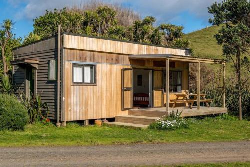 Rawhiti House | Elliot Bay - Shearer's Cabin