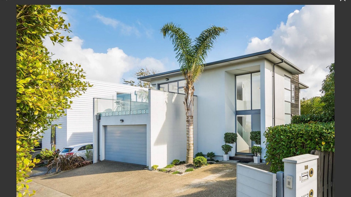 Northcote House | Enjoy a stylish experience at this centrally located home with great city views