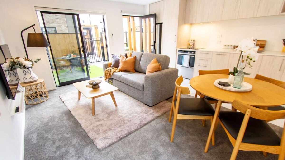 Christchurch City Centre House | Entertainment Hub 2 bed 2 bath with Free Car park