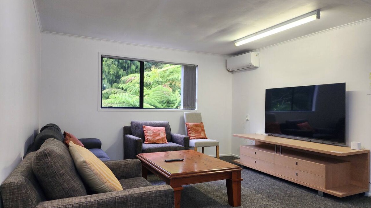 Birkenhead House | Entire Ground-floor: Spacious 145m2