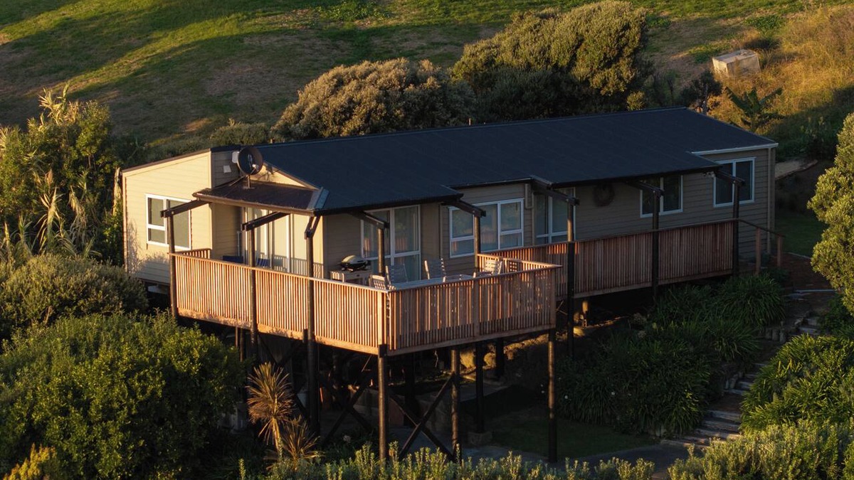 Waimarama House | Entire home in Waimārama, sea views, 2 minute walk to the beach.