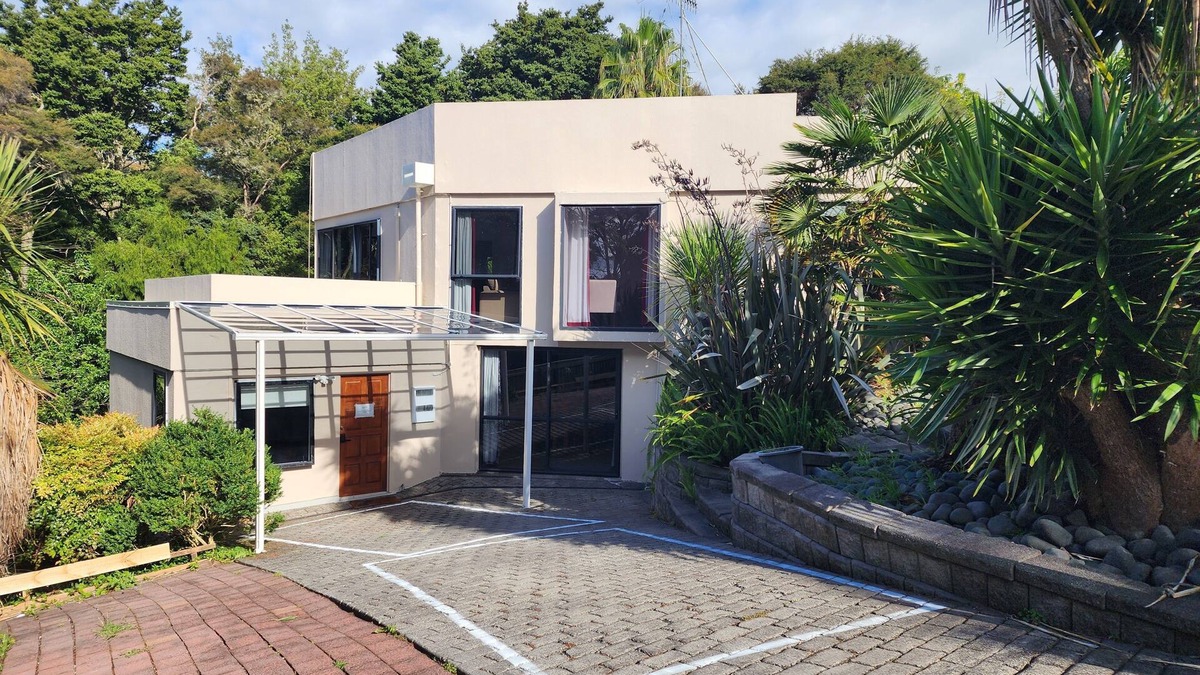 Birkenhead House | Entire House: Spacious 285m2