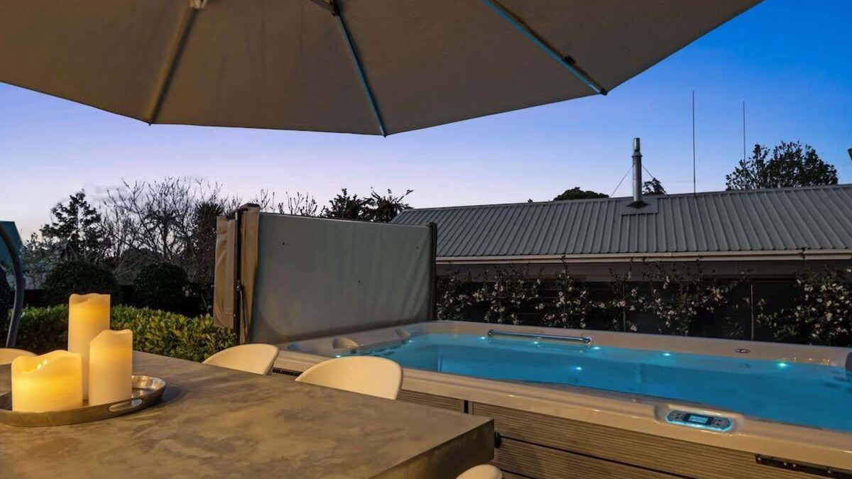 Lynmore House | Epic Escape - Swim Spa, Redwoods, Sleeps 8