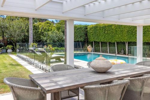 Surfdale House | Esplanade Pool House - Coast and Country