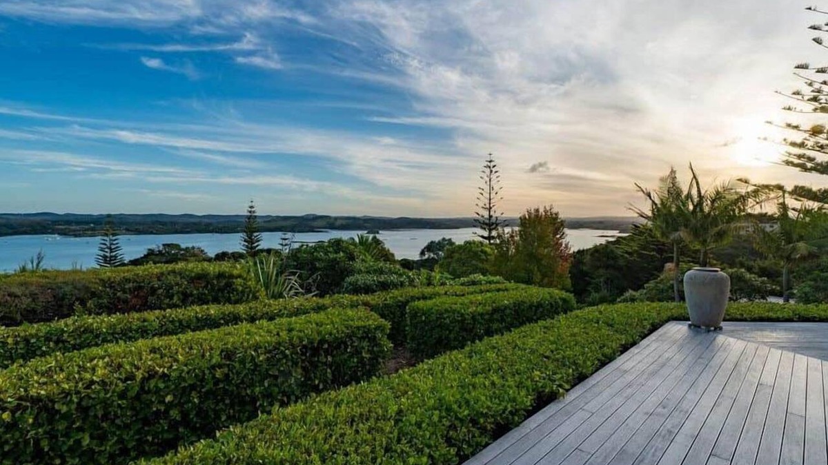 Kerikeri House | Estate with Private Beach, Views, and Starlink
