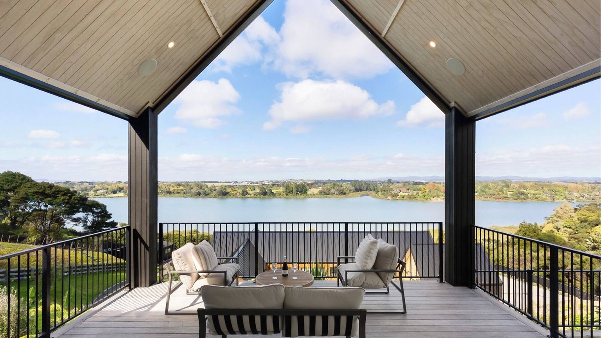 Riverhead House | Estuary Views - Riverhead Holiday House