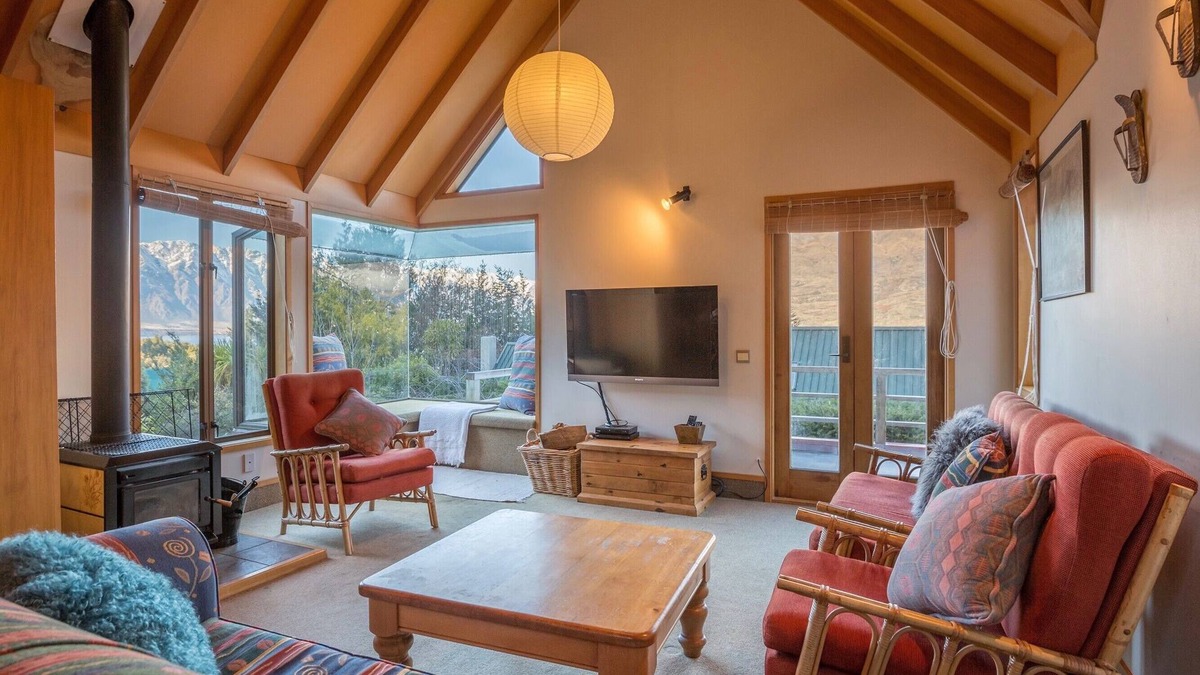 Queenstown Cottage | Evergreen Haven - Queenstown Holiday Home