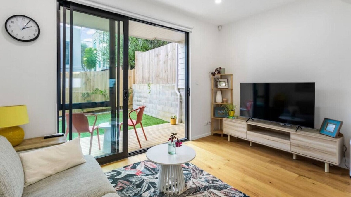 Greenlane - Ellerslie House | Exceptional 2BR in Ellerslie | Prime TV | WiFi |