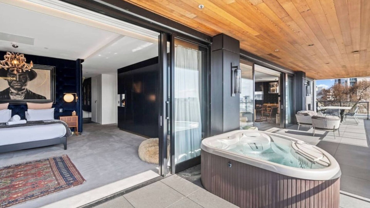 Grafton Apartment | Exclusive Urban Apartment, Entire Floor, Hot Tub
