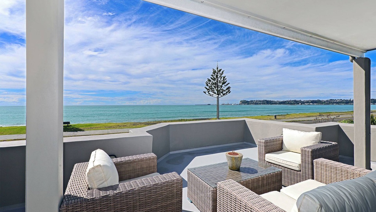 Westshore House | Executive Home By the Sea 4 or 5 Bedrooms in Westshore Napier
