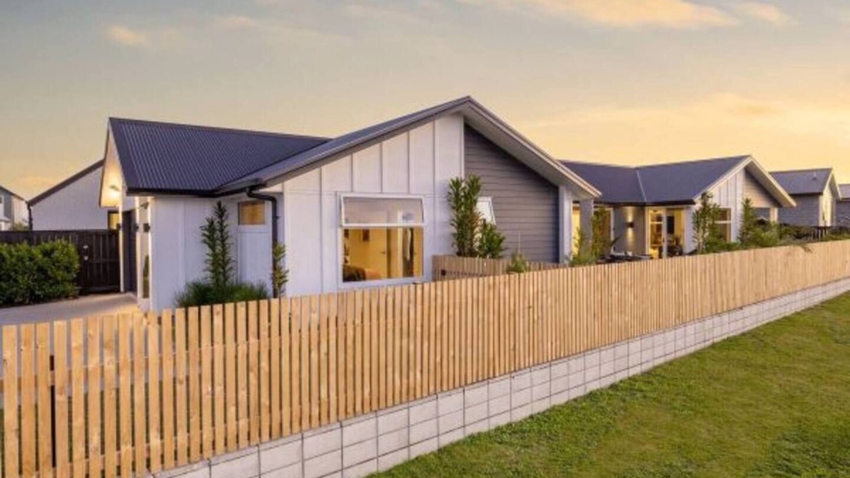 Papamoa Beach House | Executive Modern Home