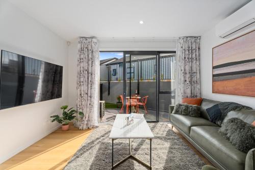 Albert Town House | Explore Wanaka - Mountain Views, Riverside Locale Townhouse