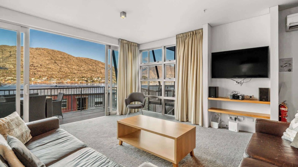 Frankton Apartment | Fabulous Lakeside Marina 2 Bedroom