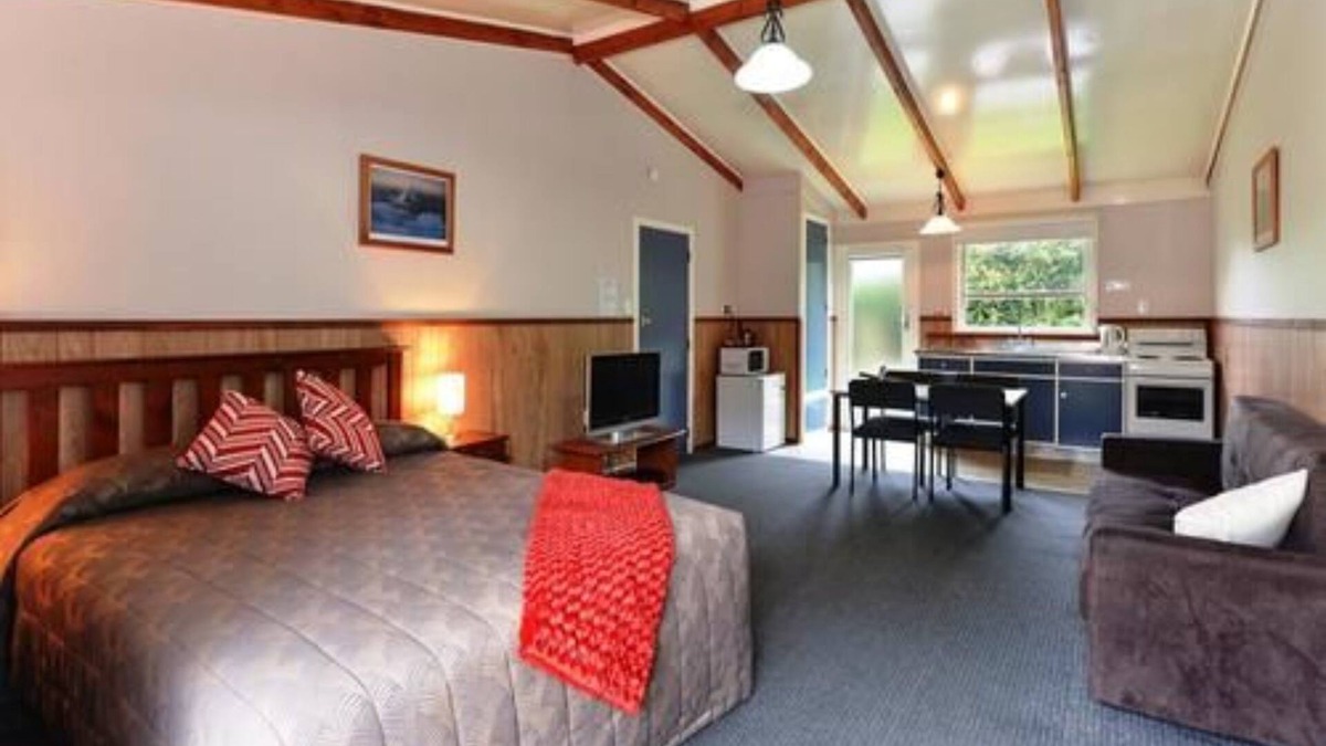Kawaha Point Hotel | Fairy Springs Motel