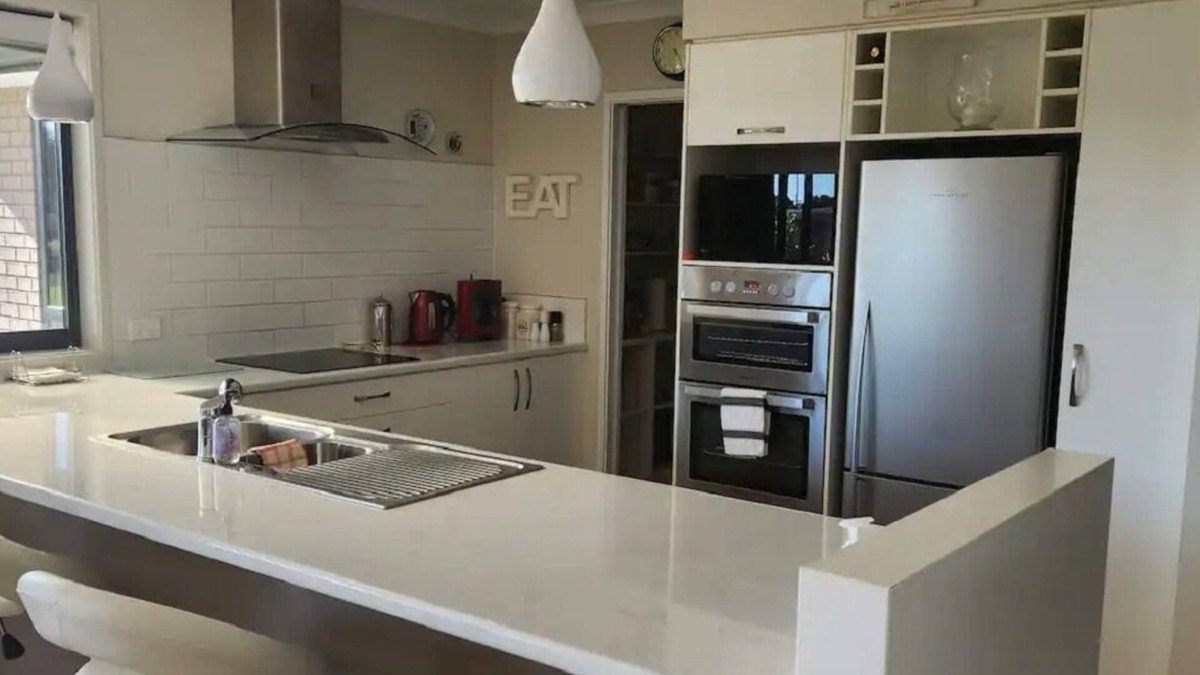 Papamoa Beach House | Family Friendly Holiday House on the Waterways