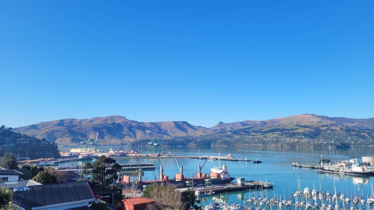 Lyttelton House | Family friendly Lyttelton harbour view house