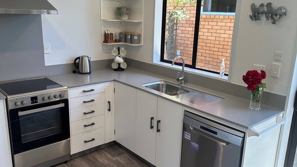 Alexandra House | Family Home close to town. wifi-linen included