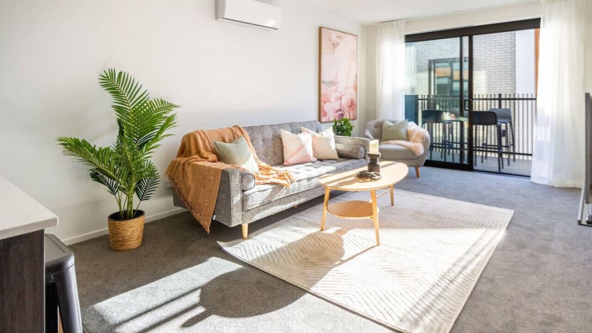 Addington House | Family Home w/Garage & EV - Walk to Hagley Park