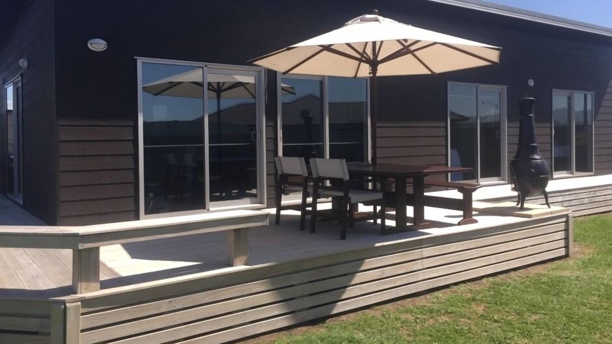 Matarangi House | Family pet friendly batch, with Wifi