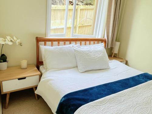 Campbells Bay Apartment | Family suite at Campbells Bay -Netflix TV