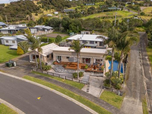 Whangapoua House | Family Tides Retreat - Whangapoua Holiday Home