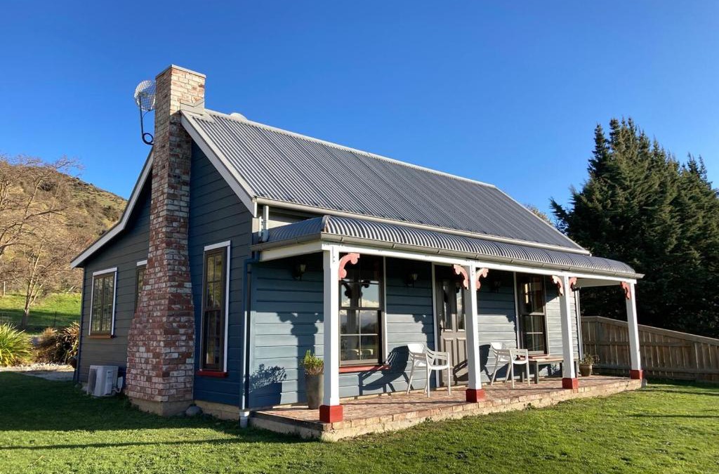 Hurunui Ski Chalet | Fantail Cottage at McLeod Estate