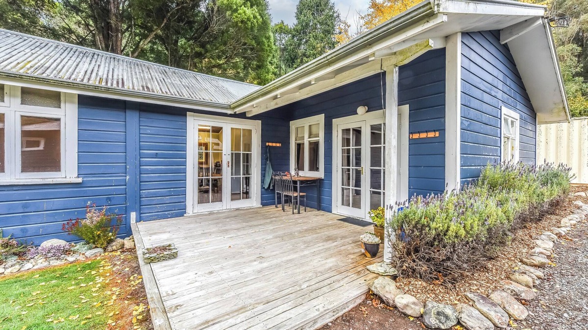 Saint Omer House | Fantail Cottage Kaiuma Bay - Havelock Holiday Home
