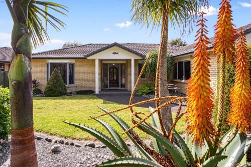 Bowentown House | Fantails Roost - Bowentown Holiday Home