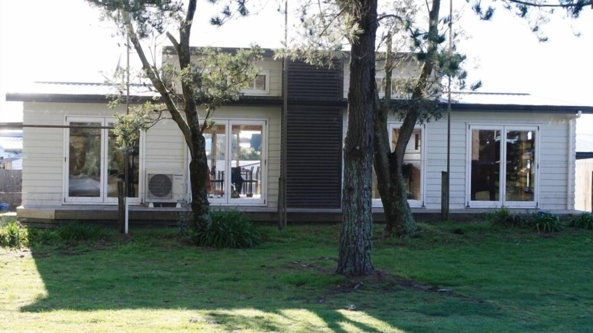 Pauanui House | FANTASTIC BACH near Pauanui Beach